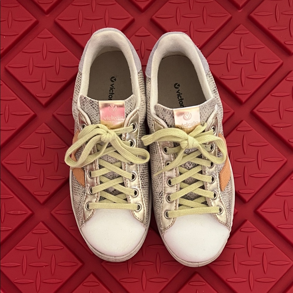 Women's Victoria Sneakers